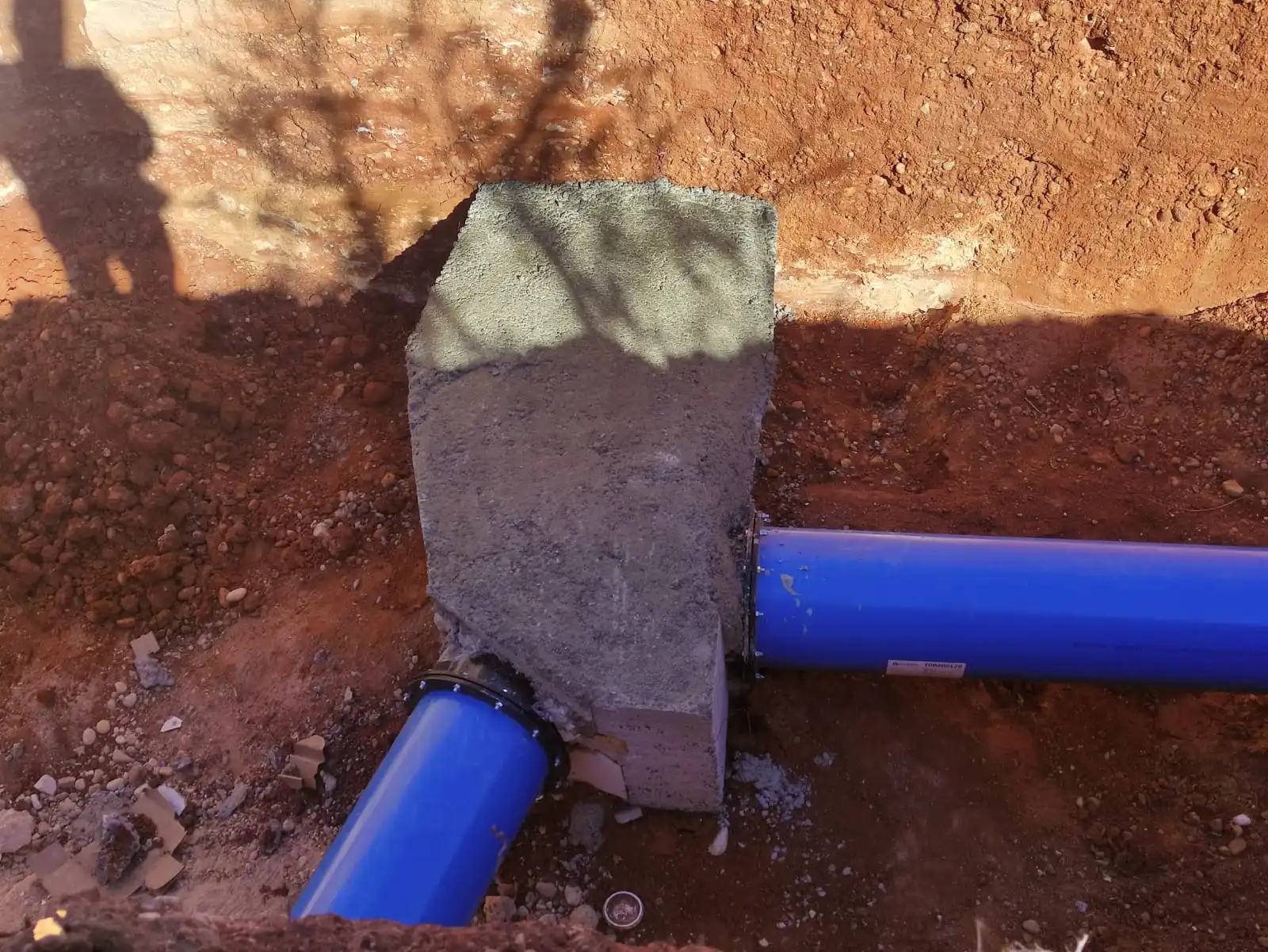 Tramo de conducción en proceso de montaje